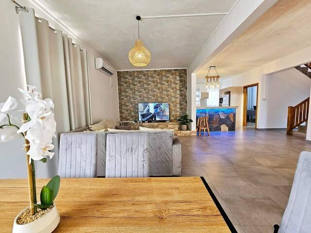 Spacious 4 Bed Villa - Grand Baie5